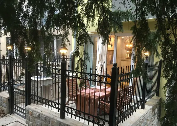 A Luxury With Patio And Bbq شقة