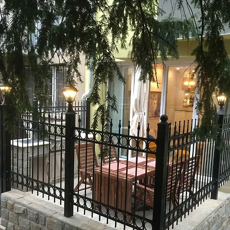 A Luxury With Patio And Bbq Appartement