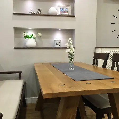 A Luxury With Patio And Bbq דירה